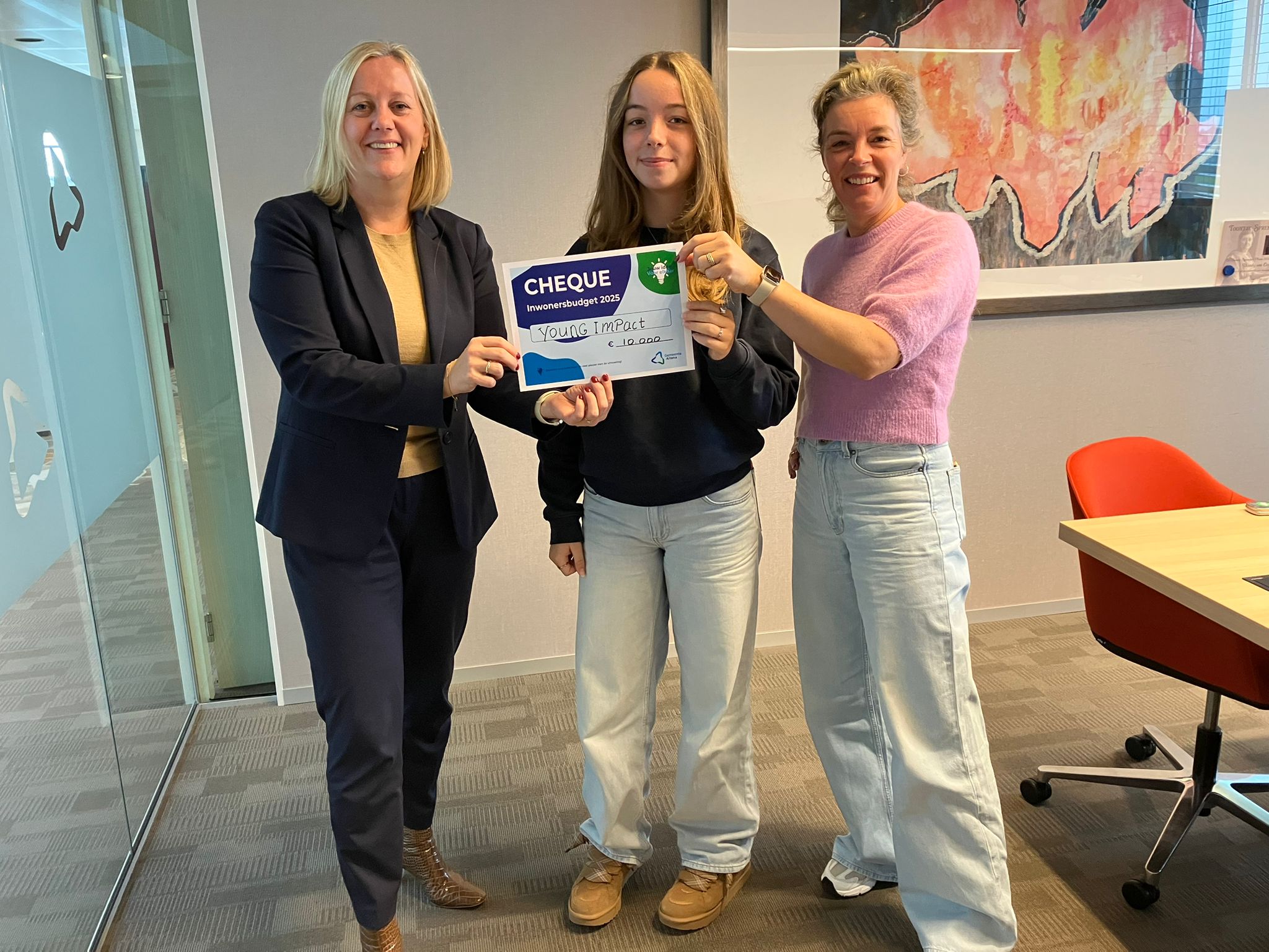 Uitreiking cheque inwonersbudget 2025